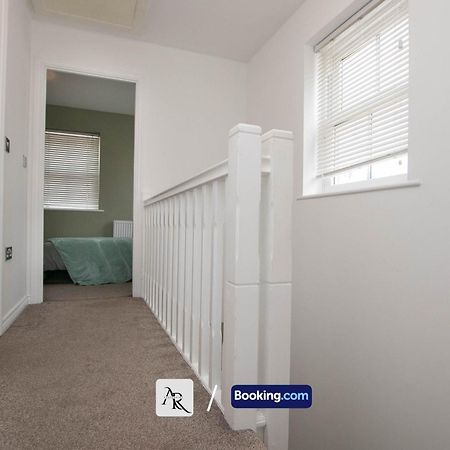 Cozy House By Ar Properties Short Lets & Serviced Accommodation קולצ'סטר מראה חיצוני תמונה